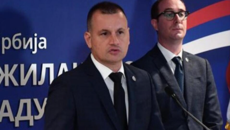 NALOŽENO HITNO IDENTIFIKOVANJE I PROCESUIRANJE OSOBE KOJA JE PRETILA VUČIĆU! Oglasio se Stefanović zbog višemesečne kampanje