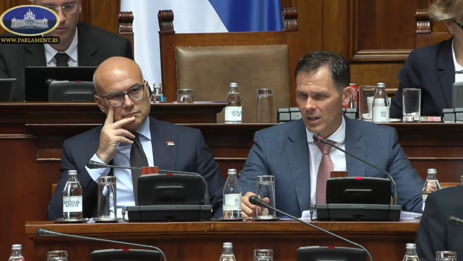 PREMIJER DEKLASIRAO PARANDILOVIĆA Vučević: Ja na uvrede ne odgovaram uvredama, ima vas na snimcima kako pričate da je politika Aleksandra Vučića najbolja a sada nam držite predavanja