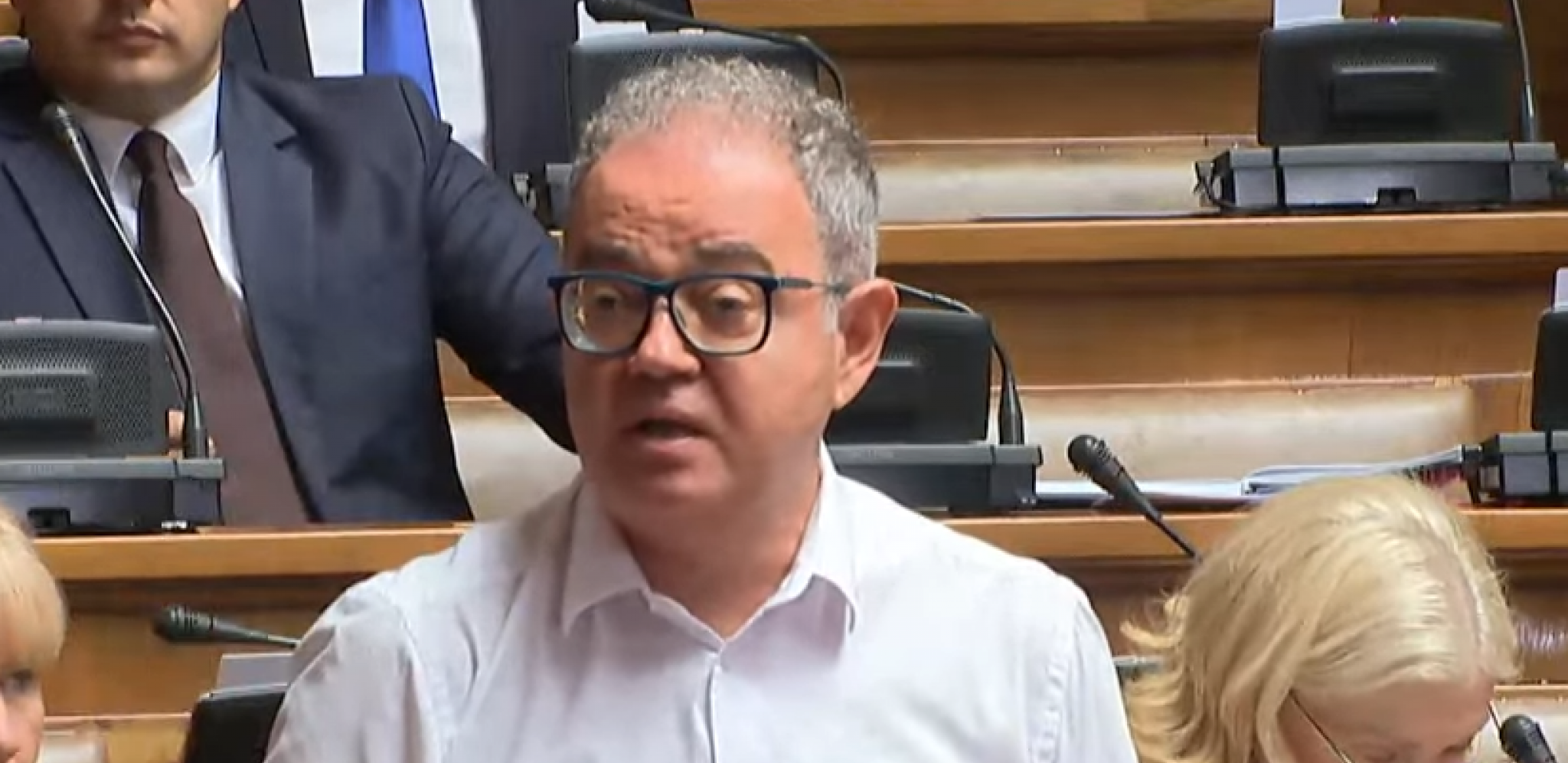 U BRITANIJI HAPSE DECU, A SRBIJA NIJE "DEMOKRATSKA"? Gde je Lutovac sada da se oglasi?