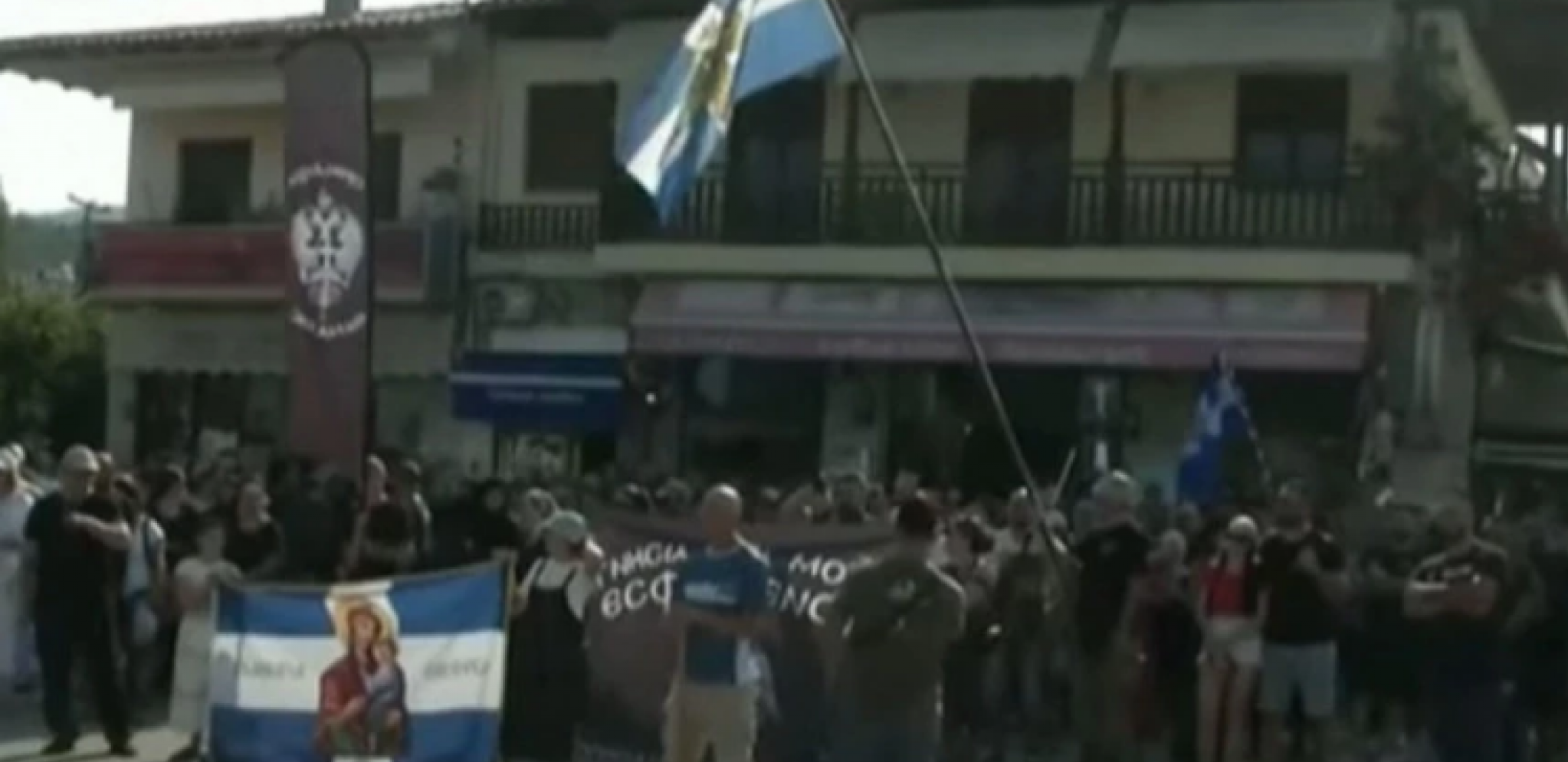 PROTESTI DRMAJU HALKIDIKI, NA SVETOJ GORI OPSADNO STANJE! Vernici se okupili u Uranopolisu, pružaju podršku napaćenoj braći!