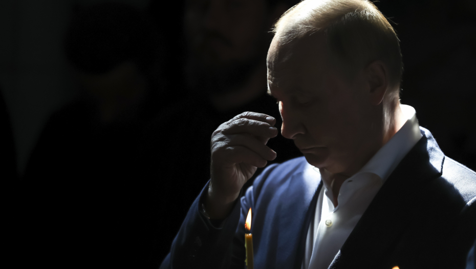 PUTINOV NUKLEARNI KOFER!  Šta se krije u aktovci koju nosi svuda sa sobom?