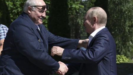 LUKAŠENKO STIGAO U RUSIJU Sa Putinom posetio manastir (FOTO)