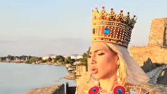 JOVANA JEREMIĆ KAO CARICA MILICA! Haos u Srbiji zbog voditeljkinih poteza: Ne brukaj istoriju, ostavi bar nešto što je sveto!