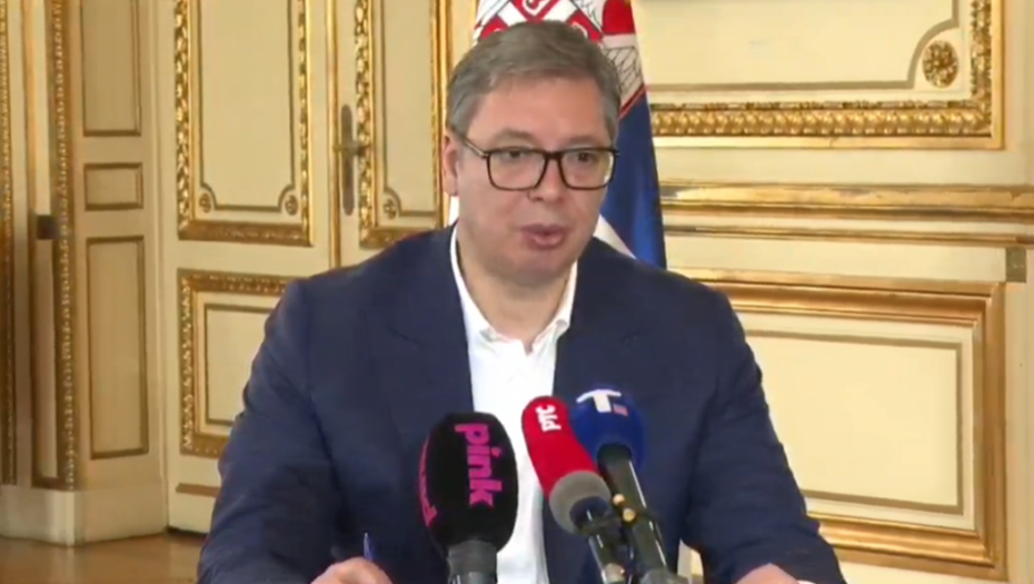 PRISUSTVOVAĆU PRIJEMU KOD MAKRONA Vučić: Očekujem njegovu posetu Beogradu u narednih 50 dana