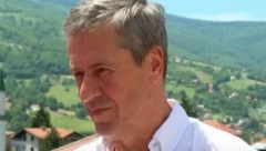 ENES BEGOVIĆ ODRŽAO PRVI NASTUP NAKON TEŠKE TRAGEDIJE Slomljen izašao na binu, pa se publici obratio emotivnim rečima