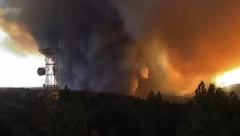 SNIMAK LEDI KRV U ŽILAMA Vatreni tornado guta sve pred sobom, evakuacija u toku! (VIDEO)