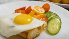 MNOGI GREŠE KAD PRAVE OMILJENI SRPSKI DORUČAK Samo ovako će vam jaja na oko biti savršeno ispečena!