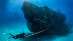 RONIOCI ZARONILI DO SAMOG DNA MORA, PA NAIŠLI NA OLUPINU BRODA: Kada su videli šta se nalazi u njoj, ZANEMELI su od šoka! (FOTO)