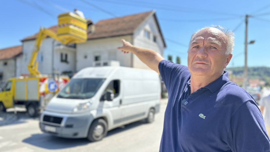 DŽINOVSKA BUKTINJA ZAHVATILA KROV PORODIČNE KUĆE Radišu iz Čačka probudio dim, ostao ZATEČEN prizorom, a onda su stigli vatrogasci (FOTO)