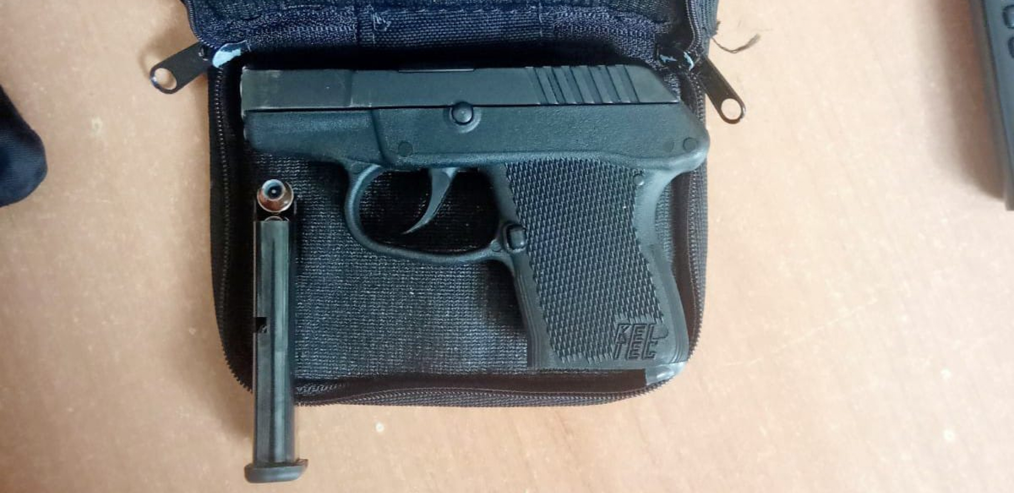 UHAPŠENI AMERAKANAC PRE BEOGRADA BORAVIO NA KOSOVU "Ispituje se i da li je kupovinu oružja i eventualnu metu prethodno  tamo dogovorio"