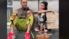 GEST AMERIKANCA RASPLAKAO BEOGRAĐANE! Video samohranu majku kako prosi u Knezu, pa joj prišao: Kapa dole, legendo! (VIDEO)