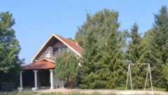 REŠITE SVE ŽIVOTNE PROBLEME Urnebesan oglas za prodaju kuće u Mladenovcu osvanuo na mrežama, "za svekrvu, snaju i maminog sina"