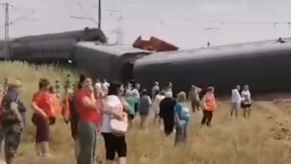 PUTNIČKI VOZ ISKOČIO IZ ŠINA! Drama u Rusiji (VIDEO)