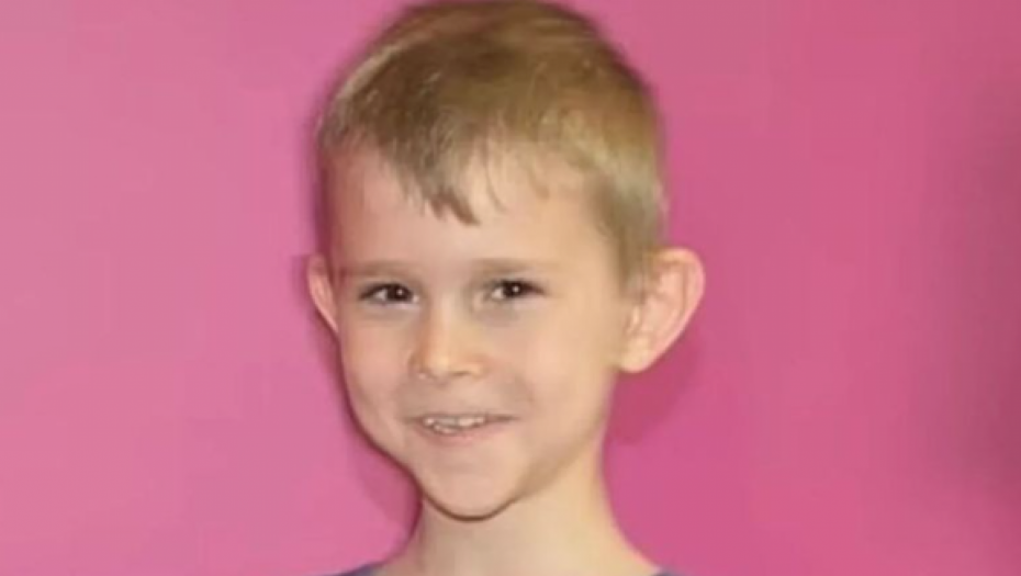 OVAJ DEČAK (12) JE UMRO OD GLADI Uhapšeni otac, brat i maćeha, pronađeni snimci koji svedoče KAKAV JE TEROR TRPEO