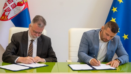 CILJ JE ZAŠTITA PRAVA DECE NA INTERNETU Ministarstvo i Sportski savez Srbije potpisali važan sporazum