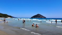 BOJANA IZ NIŠA PROŠLA PAKAO NA TASOSU ZBOG ĆERKE: Riba pauk je napala, kao da joj neko probušio prst!