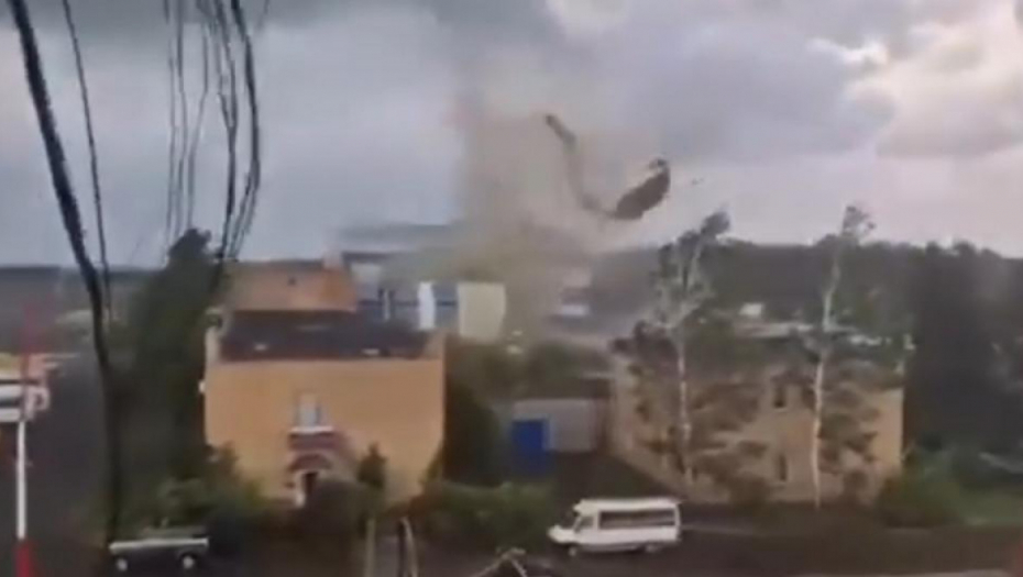 DEMOLIRAN RUSKI AERODROM! Avioni i helikopteri razbacani poput kartonskih igrački (VIDEO)