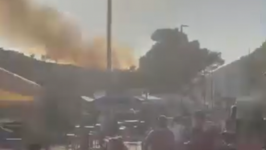 POŽAR U SUTOMORU Veliki oblak dima nad šetalištem!