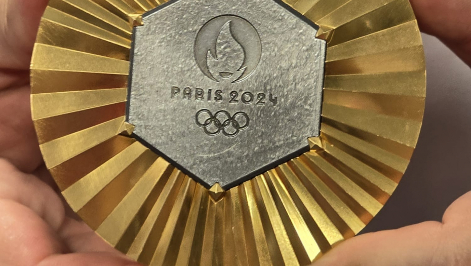 SPORTISTA ZBOG OVE TRADICIJE OSTAO BEZ ZUBA Da li znate zašto OLIMPIJCI grizu osvojene MEDALJE?