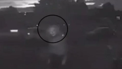 JEZIV SNIMAK SA NADZORNE KAMERE Šta se to vidi u mraku? (VIDEO)