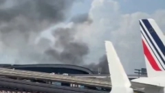 DRAMA NA GLAVNOM PARISKOM AERODROMU Gust dim prekrio nebo, strahuje se da je postavljena bomba (VIDEO)