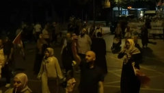 NA ULICAMA SU HILJADE LJUDI Besni narod urla: "Izraele ubico, gubi se iz Palestine"
