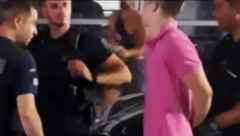 UHAPŠEN NAŠ POZNATI INFLUENSER U Grčkoj pevao pesmu o Kosovu, pa završio u lisicama!