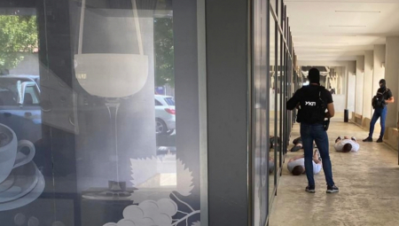 TRI OSOBE UHAPŠENE NA VOŽDOVCU    Srpski policajci izveli  uspešnu akciju privođenja