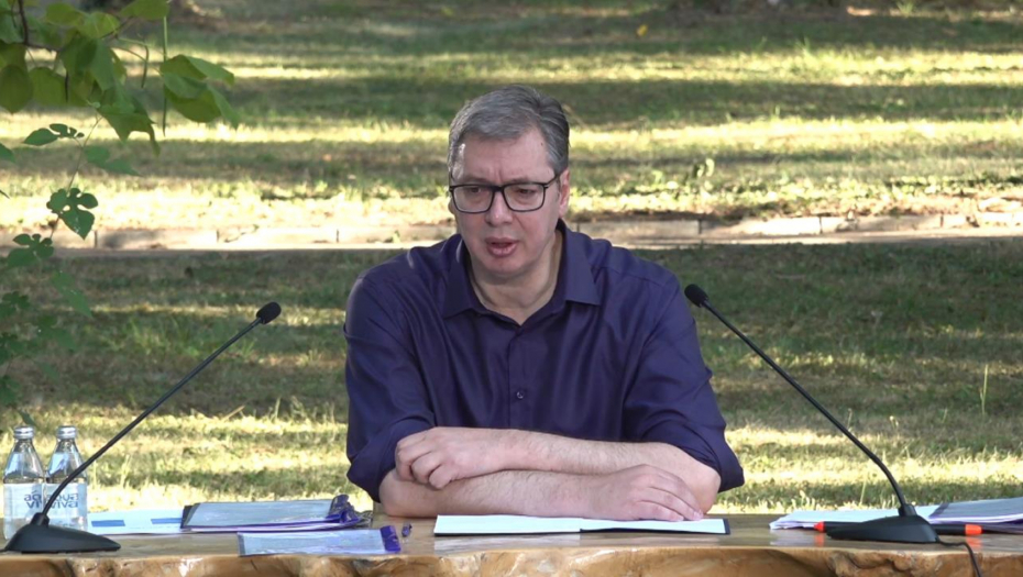 VUČIĆ NAJAVIO VELIKO POVEĆANJE ZARADA: Evo šta je obećao!