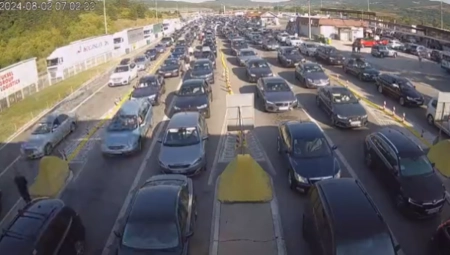 NA GRANICAMA SE STOJI I PO TRI SATA Za njih su tamo kolone najduže