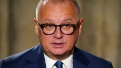 VESIĆ PREKINUO POSETU CG I KRENUO U NOVI SAD GDE SE URUŠILA NADSTREŠNICA STARE ŽELEZNIČKE STANICE