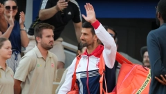 OVAKO SE BODRI TATA Novak će imati najvažniju podršku: Stefan i Tara oduševili sve, evo šta su uradili pred Đokovićevu borbu za zlato (VIDEO)