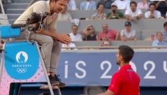 PONOVI, ŠTA SAM REKAO? Đoković ozbiljno pobesneo na sudiju, navijači jedva dočekali da vređaju Novaka (VIDEO)