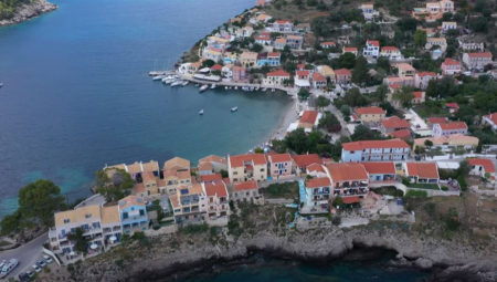 SRBI POLUDELI ZBOG CENA NA KEFALONIJI: Ležaljka skuplja od smeštaja! Cene hrane i pića PAPRENE!