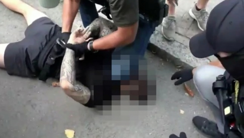 PRETUKAO ŽENU U UGRINOVCIMA Siledžija uhapšen sa revolverom nakon nasilja
