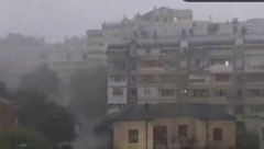 OLUJA NAPRAVILA POTOP U LESKOVCU Nebo se smračilo, a onda je počelo da lije KAO IZ KABLA (VIDEO)
