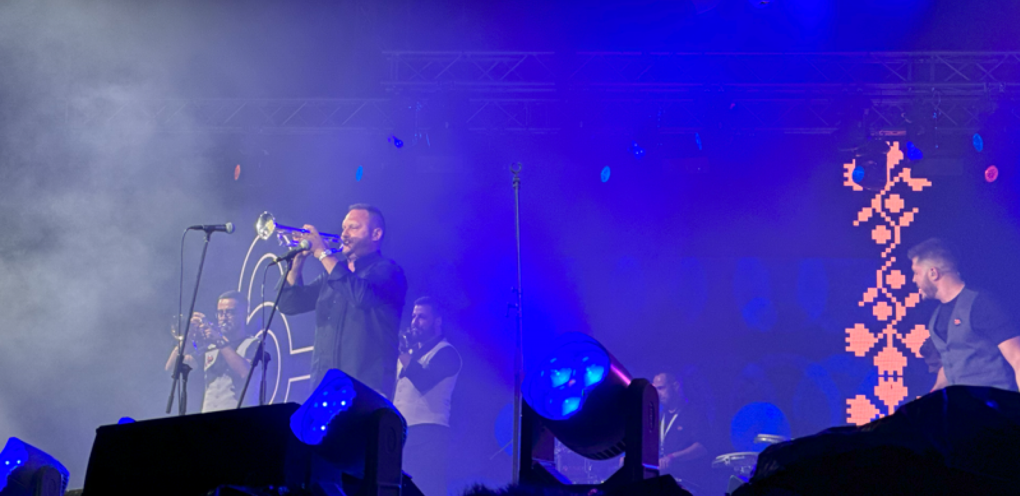 Guča odjekuje Evropom - Drugog dana 63. Dragačevskog sabora trubača Dejan Petrović napravio SPEKTAKL, pa se obratio Novaku Đokoviću