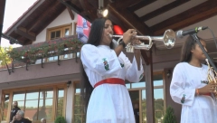 TRUBA NIJE SAMO ZA MUŠKE, ONE SU PONOS SRBIJE! Devojčice sa juga se pojavile na Saboru trubača i oduševile sve prisutne! (FOTO)