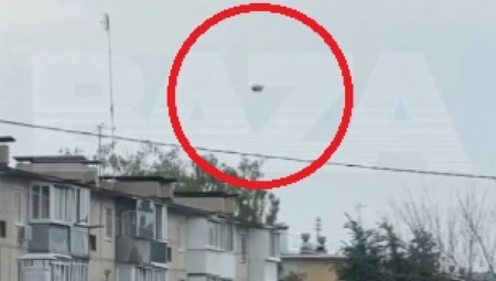 NAJJEZIVIJI SNIMAK S RATIŠTA Pogledajte kako ukrajinski dron uleće u zgradu i EKSPLODIRA - ima mrtvih, tvrde ruski izvori