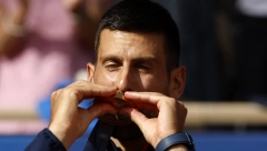 "SUZE U OČIMA, KRST I POGLED KA NEBU" Čuveni italijanski političar se oglasio zbog Đokovića: Videti Novaka...