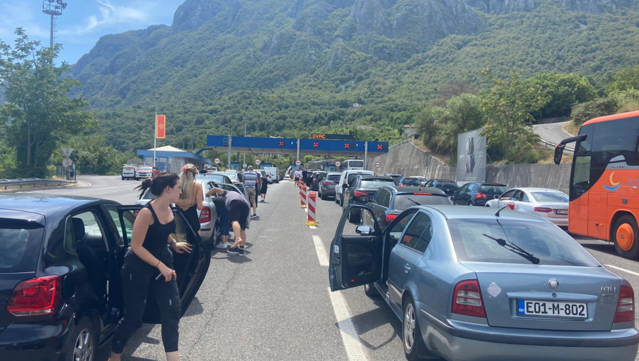POLA SATA ČEKANJA MINIMUM ZA IZLAZAK IZ SRBIJE! Evo kakvo je stanje od jutros na graničnim prelazima!