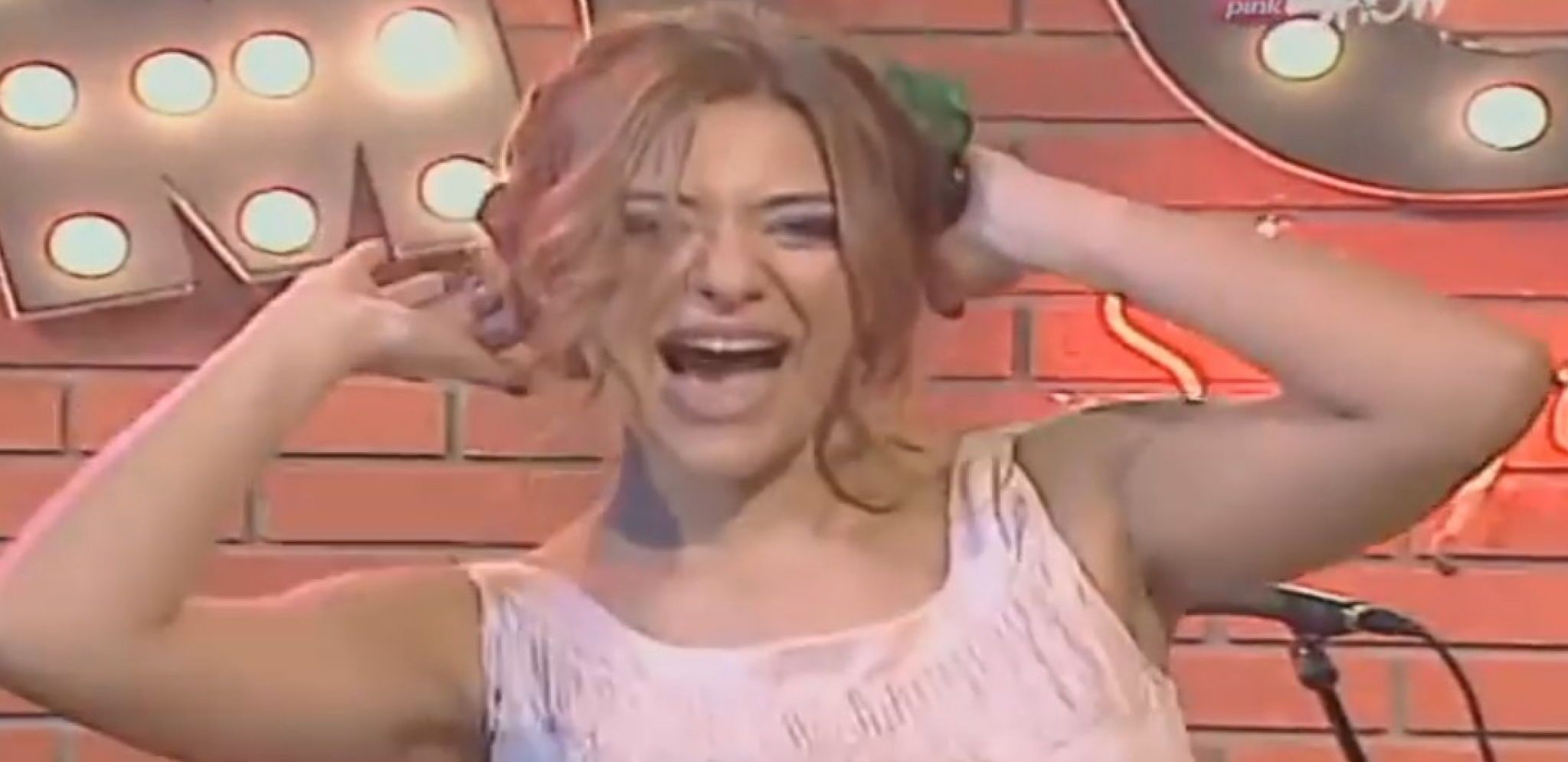 "BILA NAJZGODNIJA NA ESTRADI, ONDA JE DOTAKLA DNO"! Priznala je da se lečila, a fotke stravičnih kratera na licu su obišle region