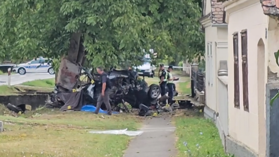 OVO JE OSTALO OD VOZILA U KOJEM SU POGINULE DVE MLADE OSOBE Tragedija u Kuli, imali su između 18 i 20 godina (VIDEO)