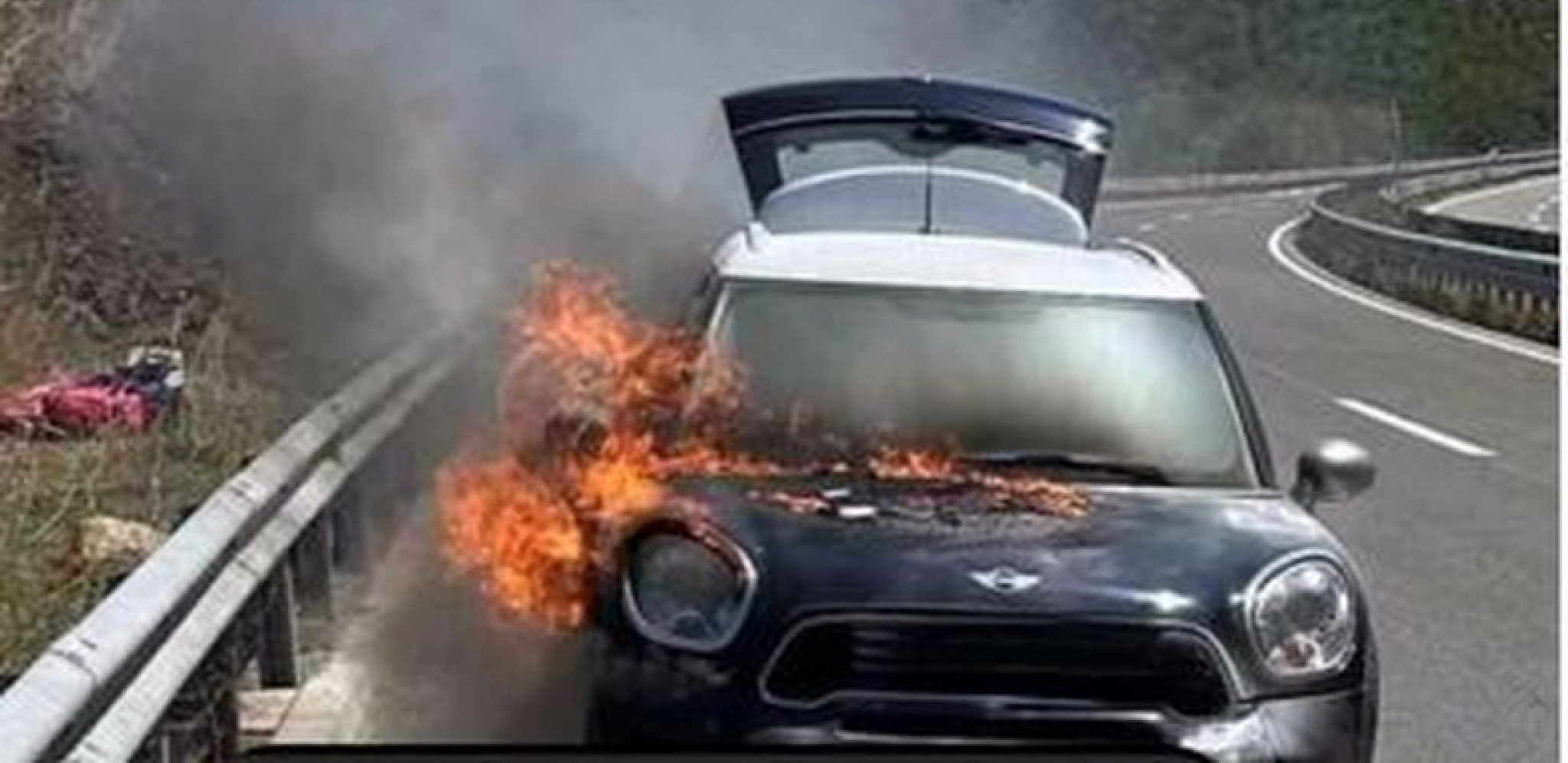 "IDEMO U MANASTIR DA SE POMOLIMO JER SMO ŽIVI" Čim su prešli Evzoni, Jeleni i Vladimiru auto je NESTAO U PLAMENU ZA 2 MINUTA, evo kako se sve dogodilo