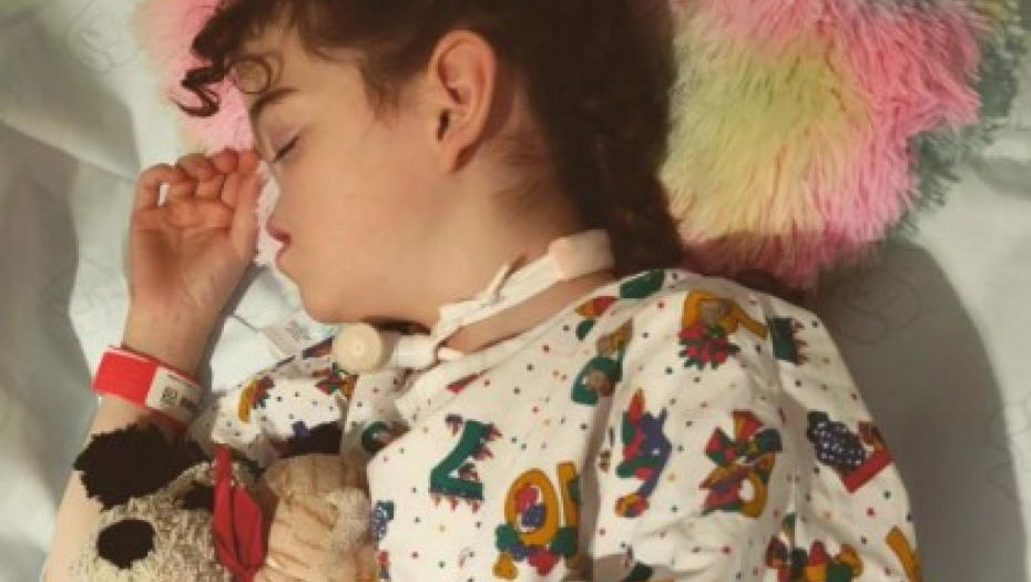 DEVOJČICA ROĐENA BEZ NOSA PROŠLA PAKAO U ŽIVOTU Nekad su je najgrđe vređali, a sada kad je vide svi joj podare osmeh!