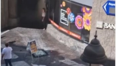 UŽAS U CENTRU BEOGRADA! Prozor otpao sa zgrade u Knez Mihailovoj!