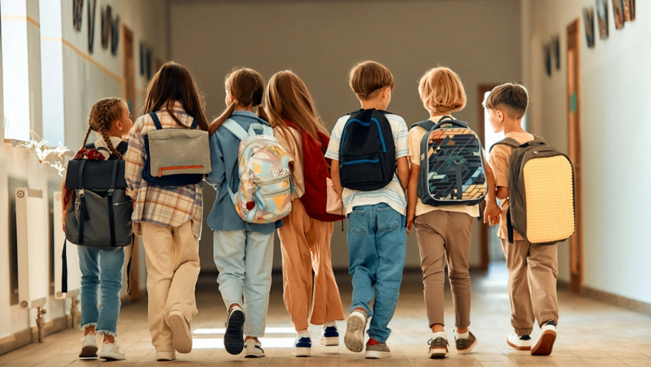 ZBOG 180 SEKUNDI DETE DOBILO NEOPRAVDANI OD NASTAVNIKA MATEMATIKE! Roditelji pobesneli! (FOTO)