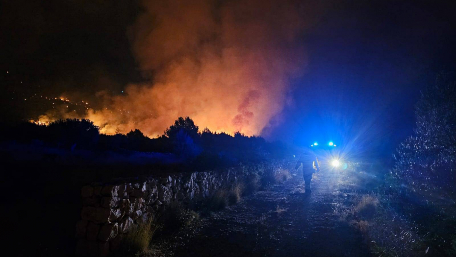 UGROŽENE SRPSKE CRKVE Besni požar u Crnoj Gori, dim zavio i Budvu, Ministarstvo neće da digne avione!