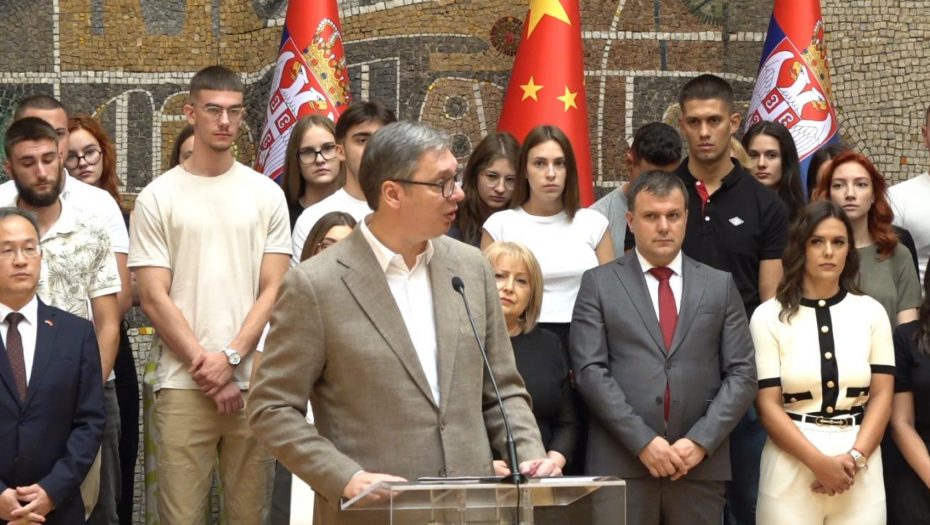 "NIKO NE SME DA ZABORAVI DA SU TO NAŠI ISTINSKI PRIJATELJI" Vučić poslao snažnu poruku studentima i srednjoškolcima koji odlaze na razmenu u Kinu
