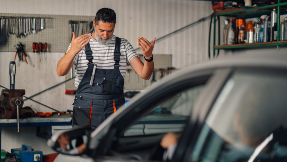 ŠTA NIKADA NE SMETE REĆI MEHANIČARU Zbog ove 4 stvari naplatiće vam skuplje popravku automobila